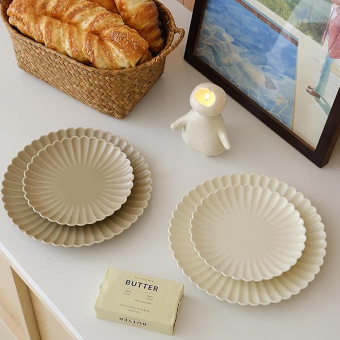 WENSHUO Daisy Plates Set of 6, 6.7-inch Round, Matte Crème (Appetizer Plate)