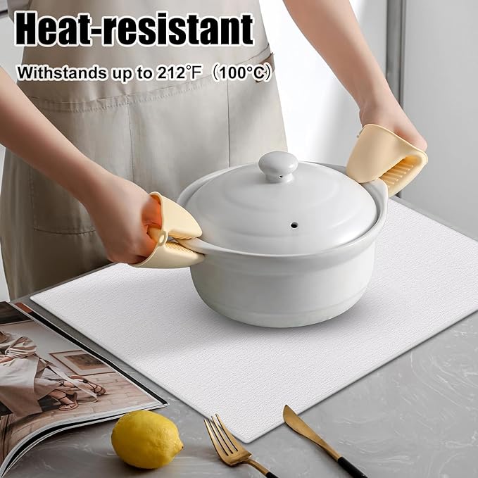 Homaxy Faux Leather Heat Resistant Placemats for Dining Table Set of 4, Waterproof Wipeable Washable PU Table Mats, Easy to Clean Anti-Slip Place Mats, 11.8" x 17", White