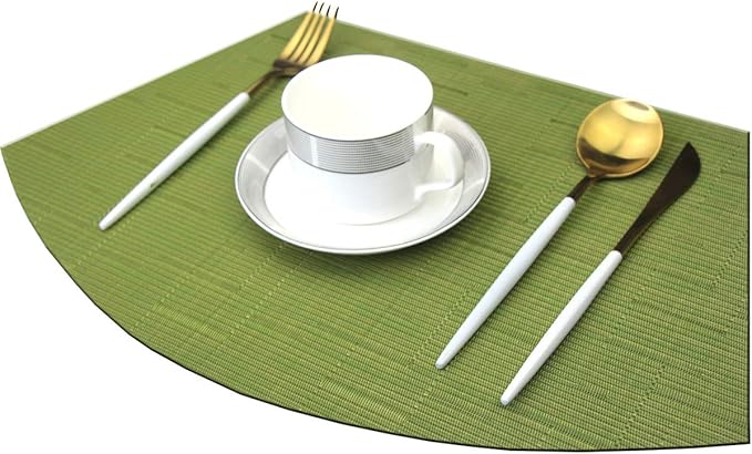 Wedge Placemats for Round Table Woven Vinyl Easy Wipe Plastic Non Slip Table Mats Set of 6（Green）