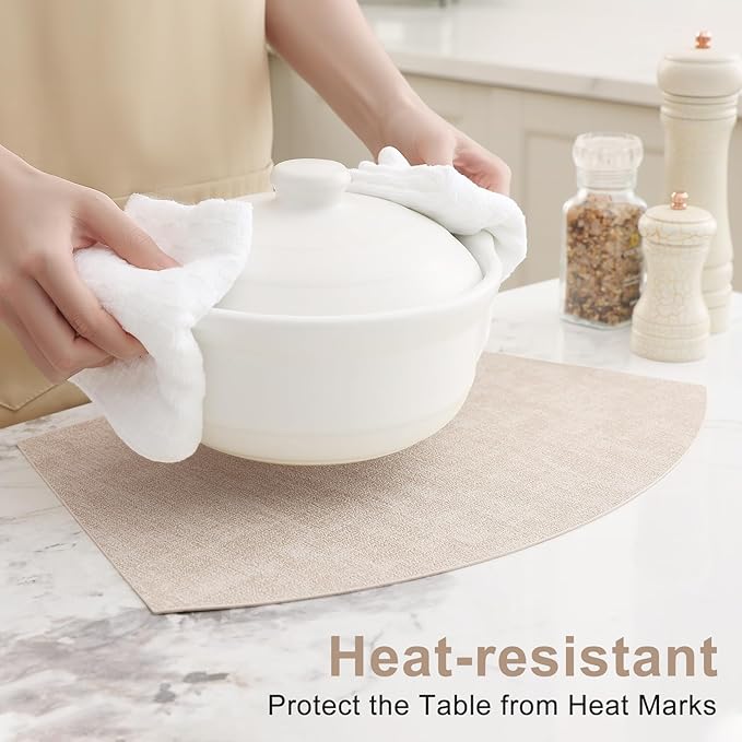 Homaxy Round Table Placemats Set of 4, Washable Wedge Shaped Faux Leather Table Mats, Wipeable Kitchen Dinner Place Mats for Indoor Outdoor, Beige