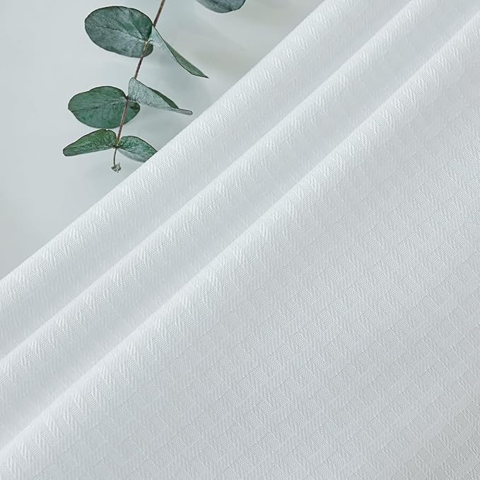 maxmill Round Weaved Texture Design Tablecloth Spill-Proof Wrinkle Free Soft Washable Table Cloth for Circular Table Cover, for Dining Room Buffet Banquet Parties Holiday Dinner, 70 Inch White