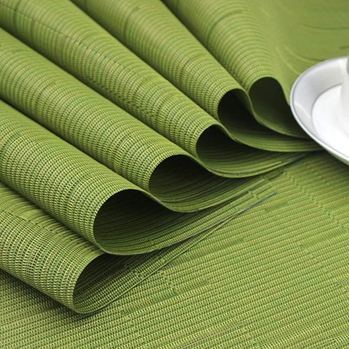 Wedge Placemats for Round Table Woven Vinyl Easy Wipe Plastic Non Slip Table Mats Set of 6（Green）