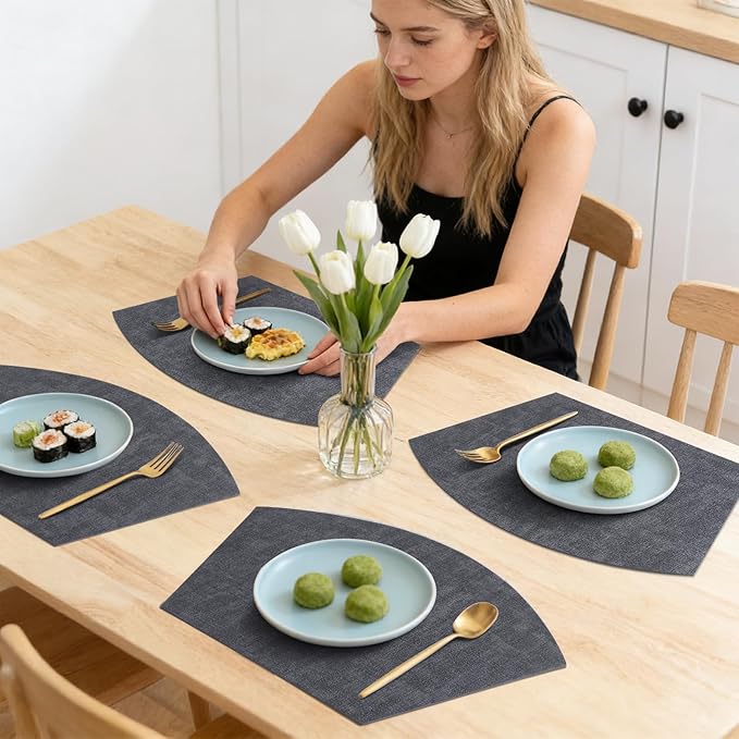 Homaxy Round Table Placemats Set of 4, Washable Wedge Shaped Faux Leather Table Mats, Wipeable Kitchen Dinner Place Mats for Indoor Outdoor, Dark Grey
