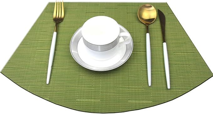 Wedge Placemats for Round Table Woven Vinyl Easy Wipe Plastic Non Slip Table Mats Set of 6（Green）