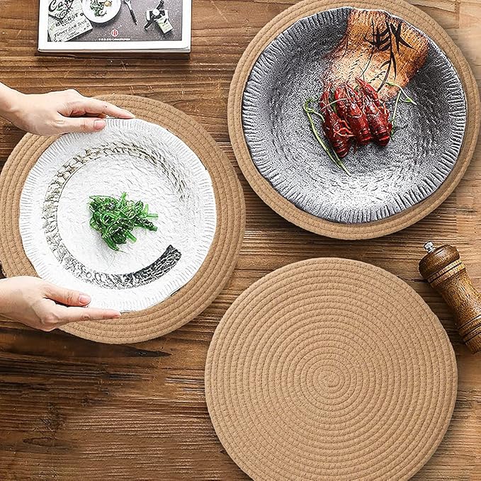 Jute Woven Placemats Set of 6, Round Braided Tablemats 13.8 inch Natural Jute Plat Chargers Handmade Woven Placemats Heat Resistant Non-Slip Potholder for Table Decoration
