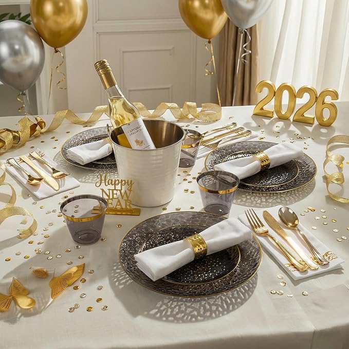 DaYammi 100 Pcs Black Gold Plastic Plates - 10 inch Clear Black Gold Dinner Plates - Hammer Pattern Design - Fancy Disposable Plate - Heavy Duty Party Plate Ideal for Party and Wedding