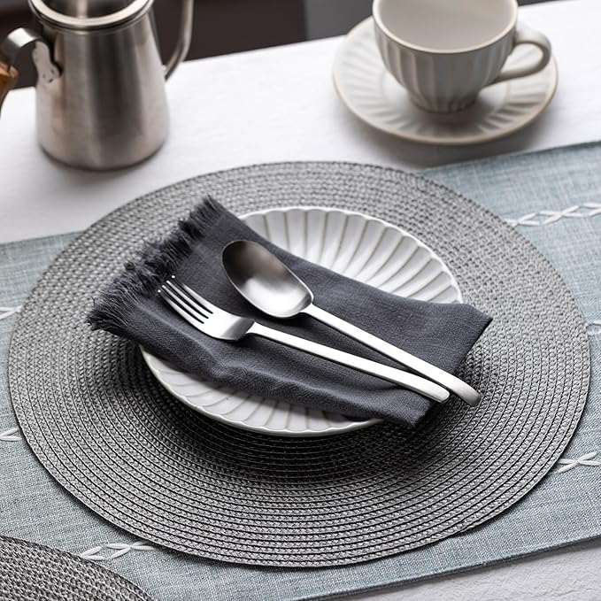 Round Placemats Set of 8 Plastic Woven Placemats Washable Wipeable Table Mats for Dining Table Heat Resistant Non-Slip Circle Place Mats (Gray)