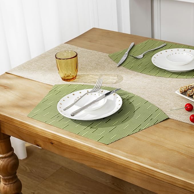 SHACOS Small Round Table Placemats Set of 5 Woven Vinyl Wedge Placemats with Centerpiece Round Table Mats Heat Resistant Wipe Clean (5, Green)