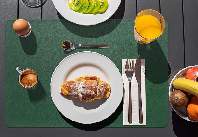 Faux Leather Placemats HeloHo Green Table Place Mats Set of 6 Waterproof Oilproof Heat Stain Resistant Placemats Washable Wipeable Placemat for Kitchen Dining Table Decoration Indoor Outdoor