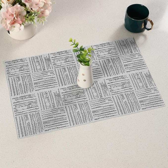 Placemats Set of 4 Plastic Vinyl Place Mats for Dinner Table, No-Slip Wipeable Table Mats Daily Use Patio Kitchen Decoration (18"x12", Grey)