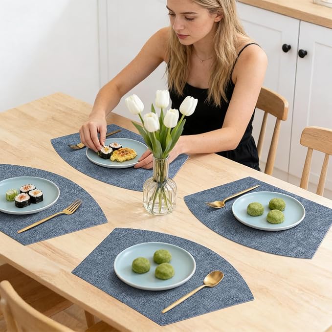 Homaxy Round Table Placemats Set of 4, Washable Wedge Shaped Faux Leather Table Mats, Wipeable Kitchen Dinner Place Mats for Indoor Outdoor, Blue
