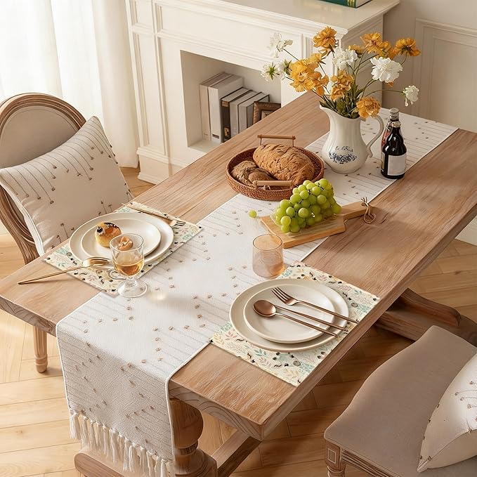 Placemats Set of 6 Watercolor Giraffe Place Mats Washable Kitchen Dining Cute Animals Linen Table Mats Stain Heat, for Home Party Indoor 12x18 in