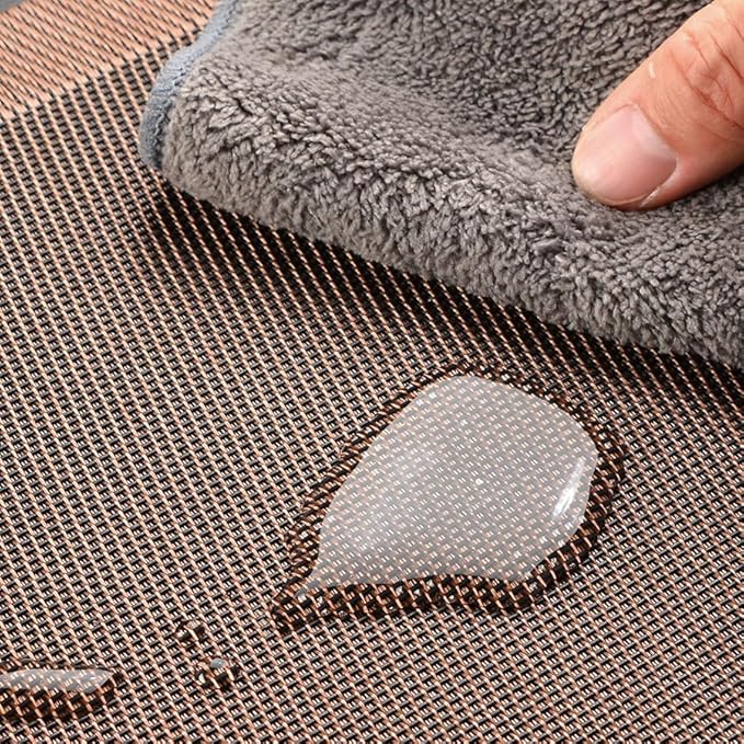 Wedge Shape Placemats for Round Dinner Table Woven Vinyl Wipe Clean Non Slip Plastic Table Mats Set of 4（Champagne）